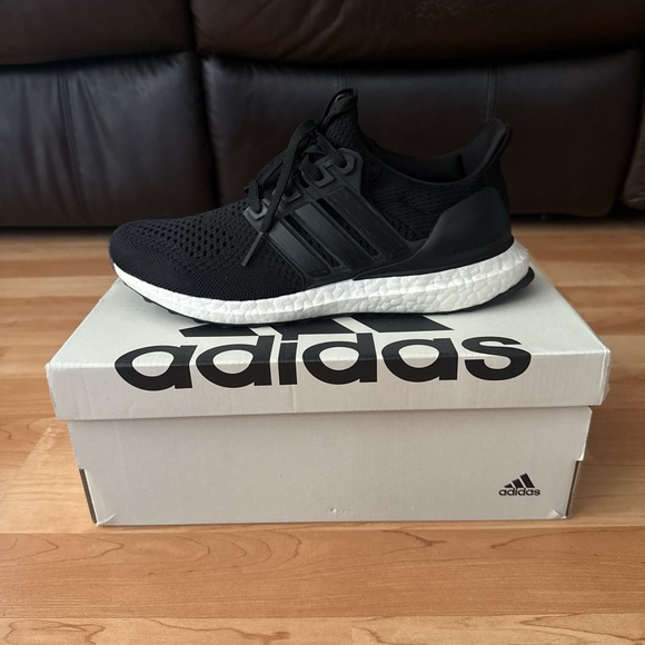 BRAND NEW WITH TAGS AND BOX Adidas Ultraboost 1.0 Black and White Shoes - Picture 6 of 8
